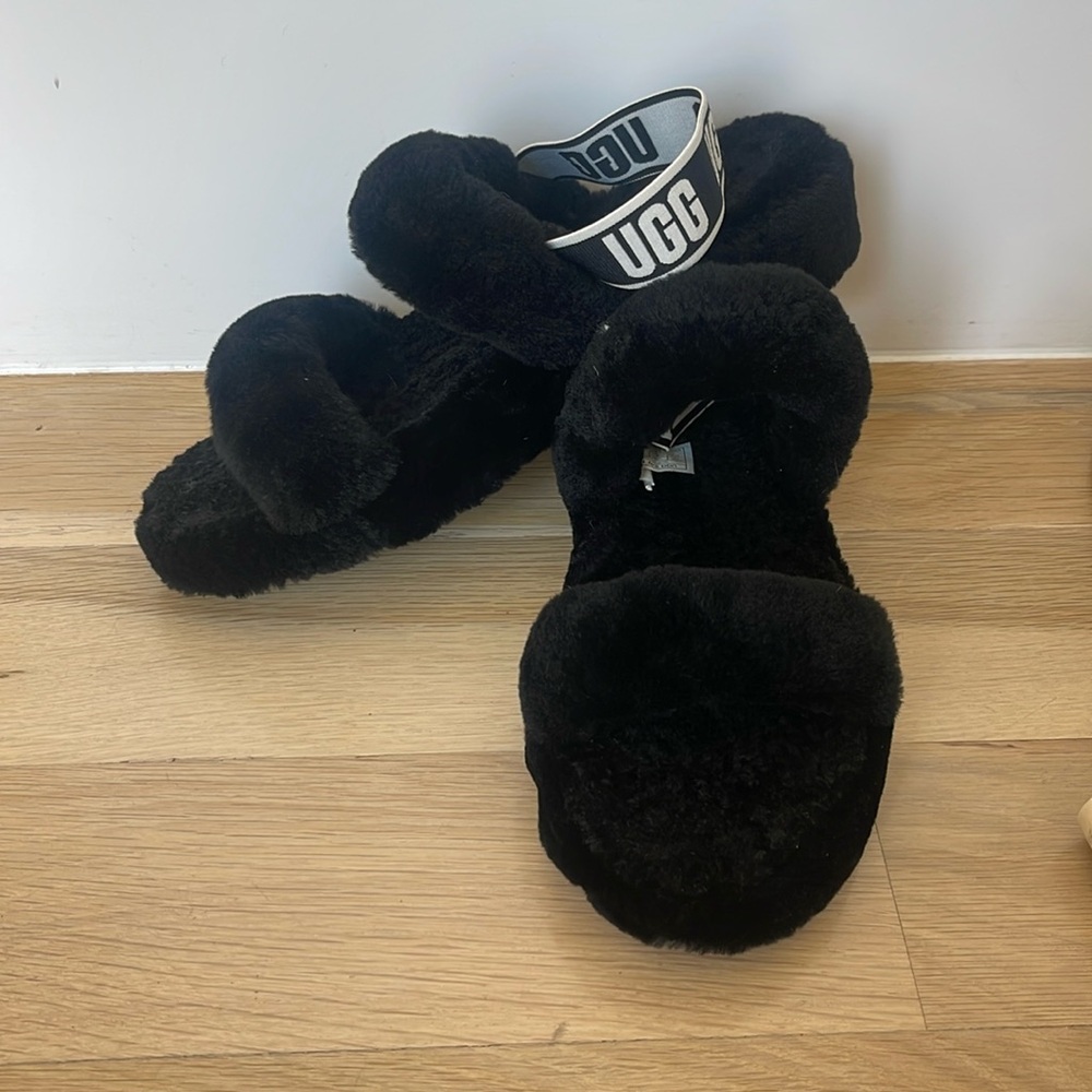 UGG slippers - size 10